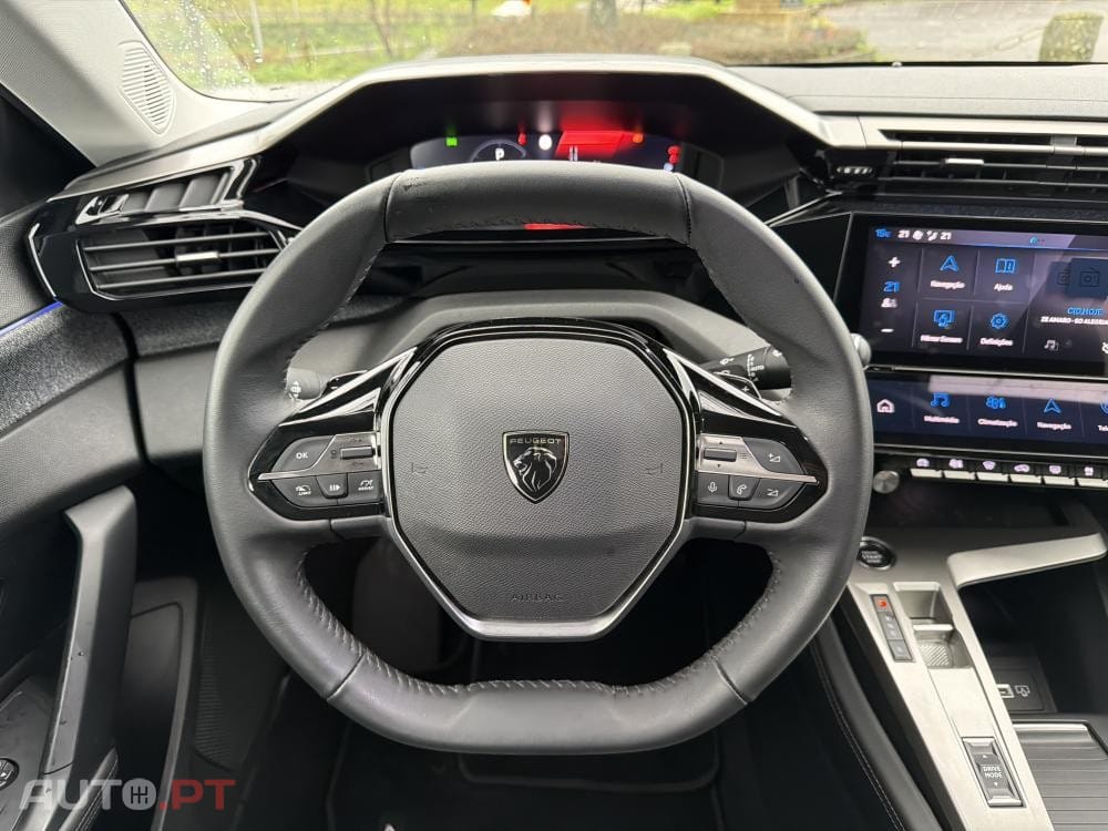 Peugeot 408 1.6 Hybrid Allure Pack e-EAT8