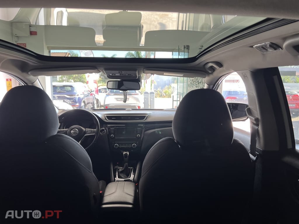 Nissan Qashqai 1.3 DIG-T N-Connecta J18 DCT