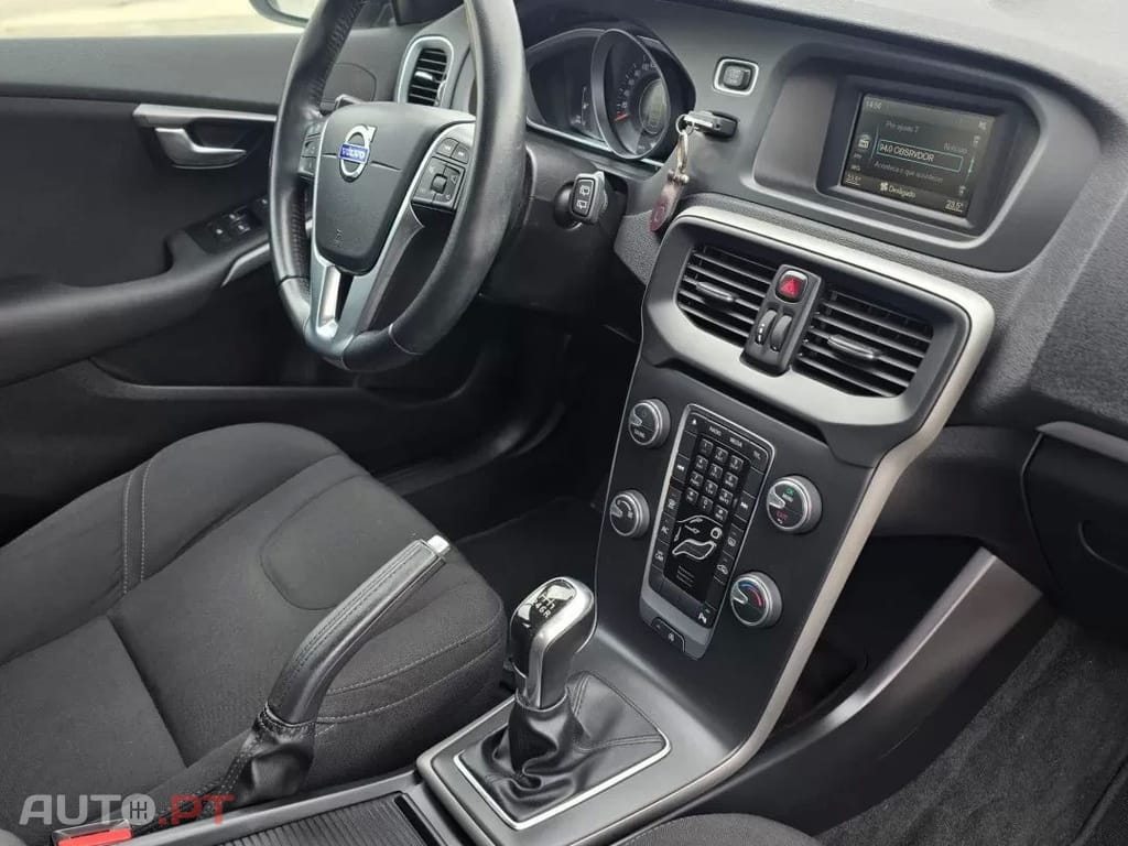 Volvo V40 2.0 D2 Kinetic Eco — fotografia 11