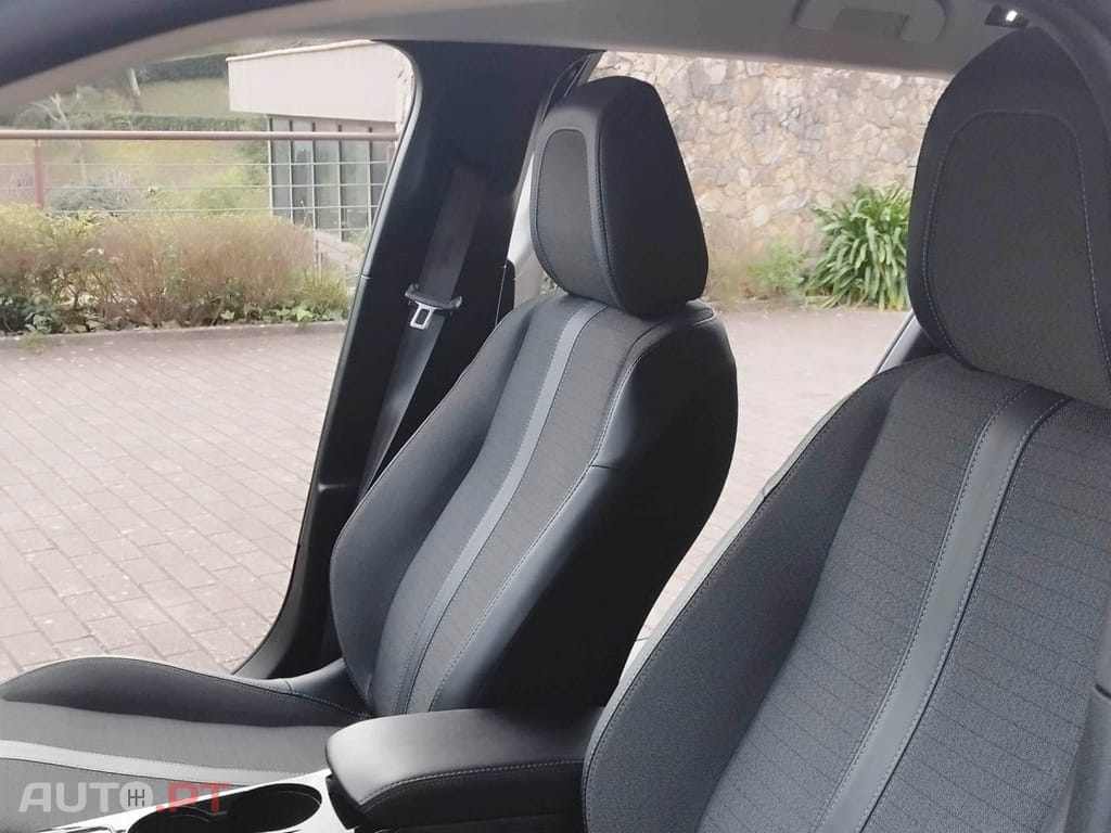 Peugeot E-2008 50 kWh Allure