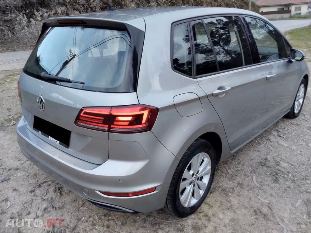 Volkswagen Golf 1.6 TDI Confortline — fotografia 7