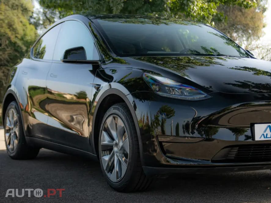 Tesla Model Y RWD — fotografia 5