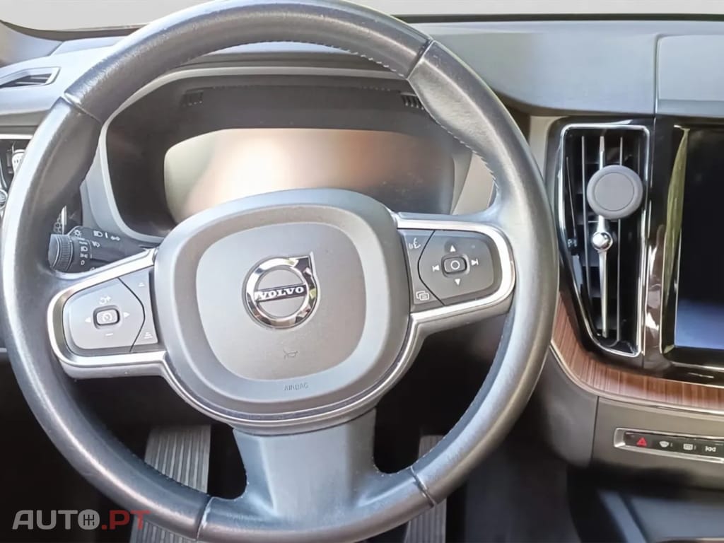 Volvo XC60 2.0 T8 PHEV Momentum AWD