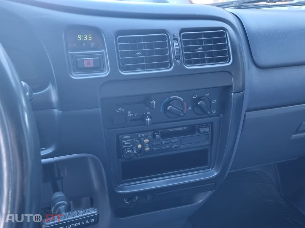Toyota Hilux 2.4 D LN145LM Cx Met.
