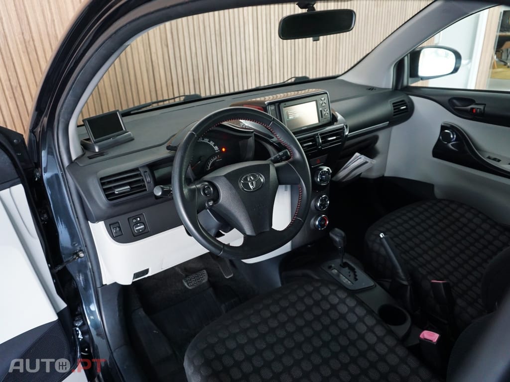 Toyota iQ 1.0 VVT-i 2 MultiDrive NAVI+Bluetooth