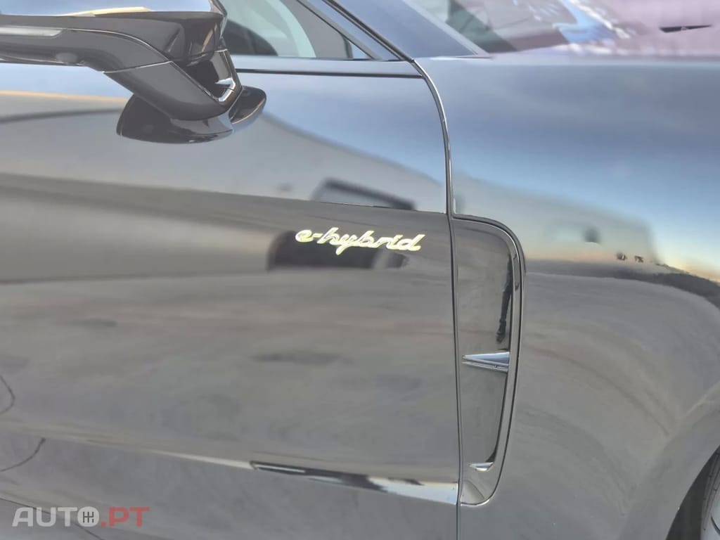 Porsche Panamera 4 E-Hybrid