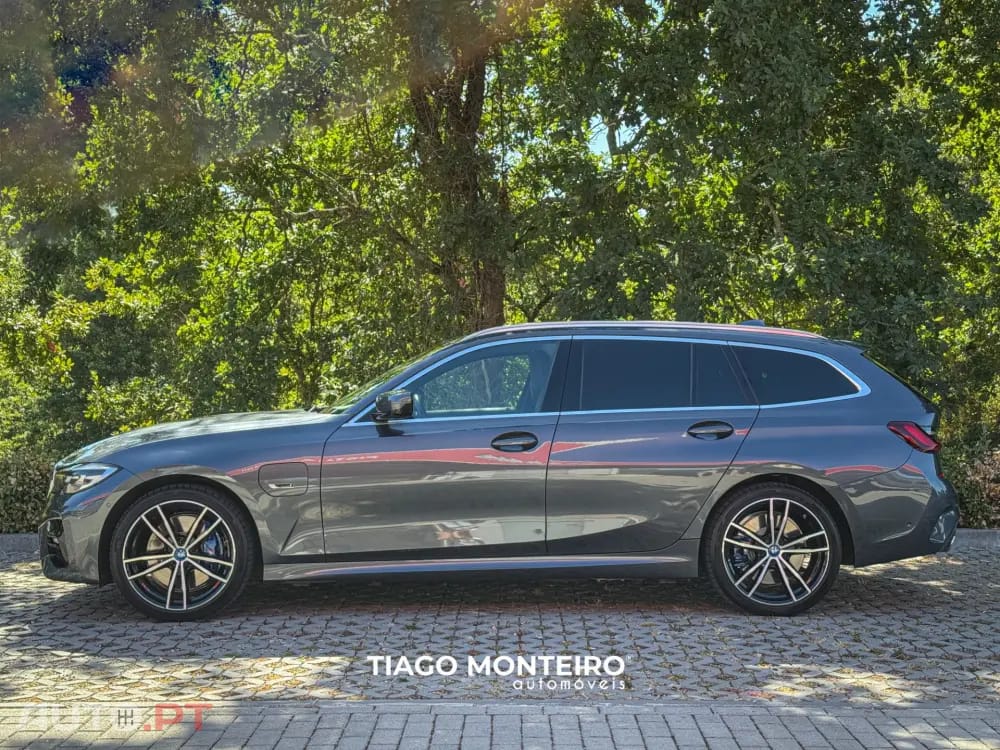 BMW 330 e Pack Desportivo M Auto