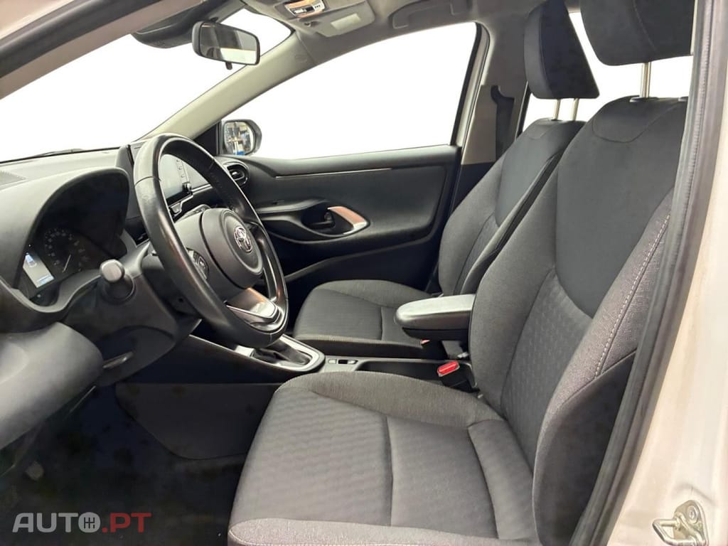 Toyota Yaris 1.5 Hybrid Dynamic Business + Zero Academy