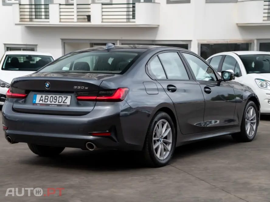BMW 330 e Corporate Edition Auto — fotografia 5