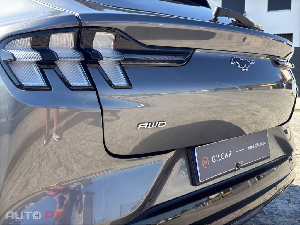Ford Mustang Mach-E AWD PREMIUM