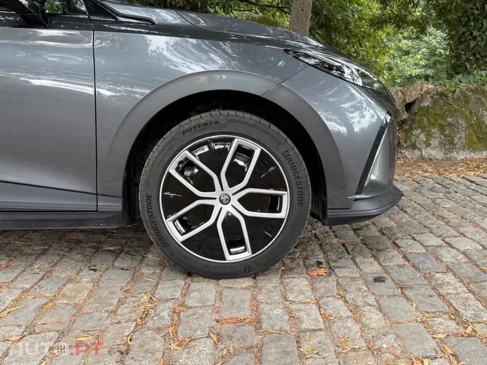 MG MG4 77 kWh Extended Range Luxury