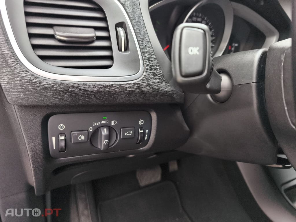 Volvo V40 Cross Country 2.0 D2 Momentum Geartronic