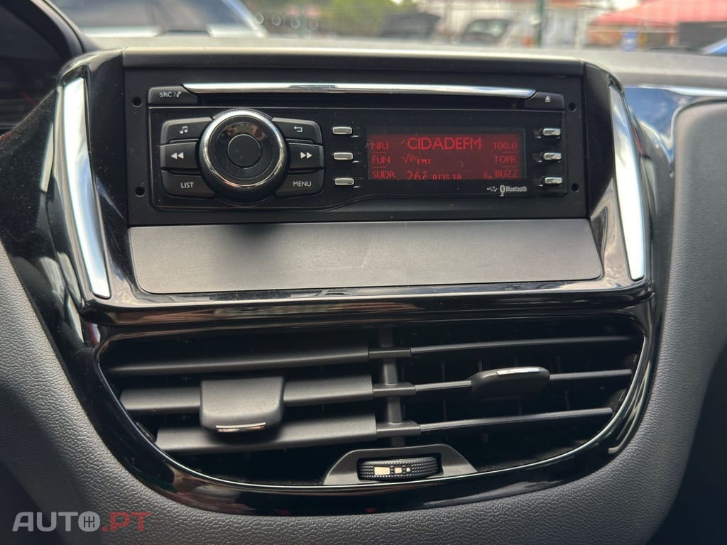 Peugeot 208 PureTech 68 Like — fotografia 16