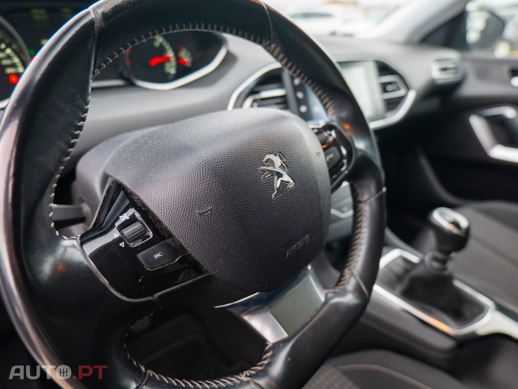 Peugeot 308 1.5 BlueHDi Business Line