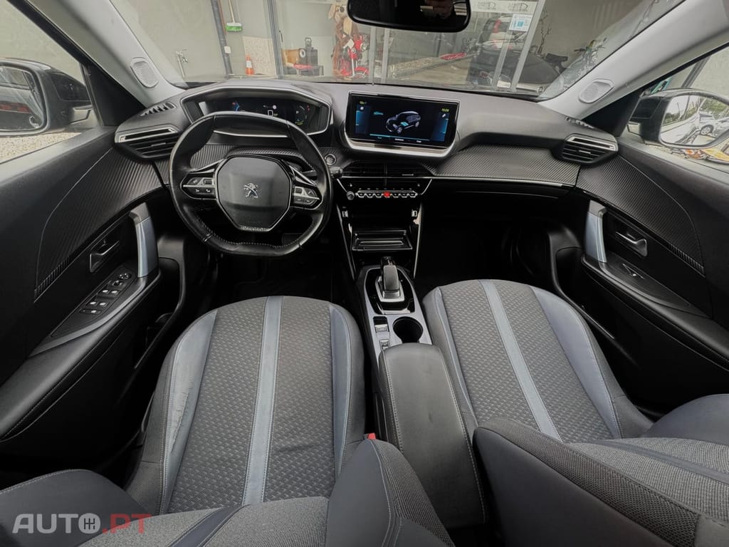 Peugeot E-2008 50 kWh Allure Pack