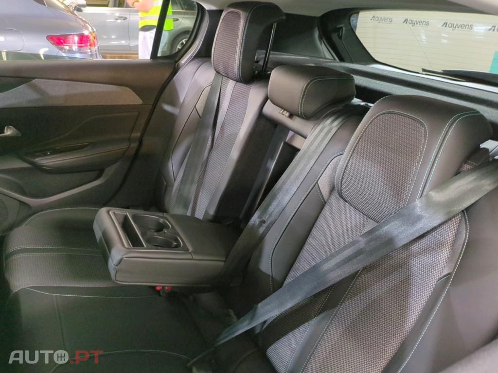 Peugeot 308 1.6 Hybrid Allure e-EAT8