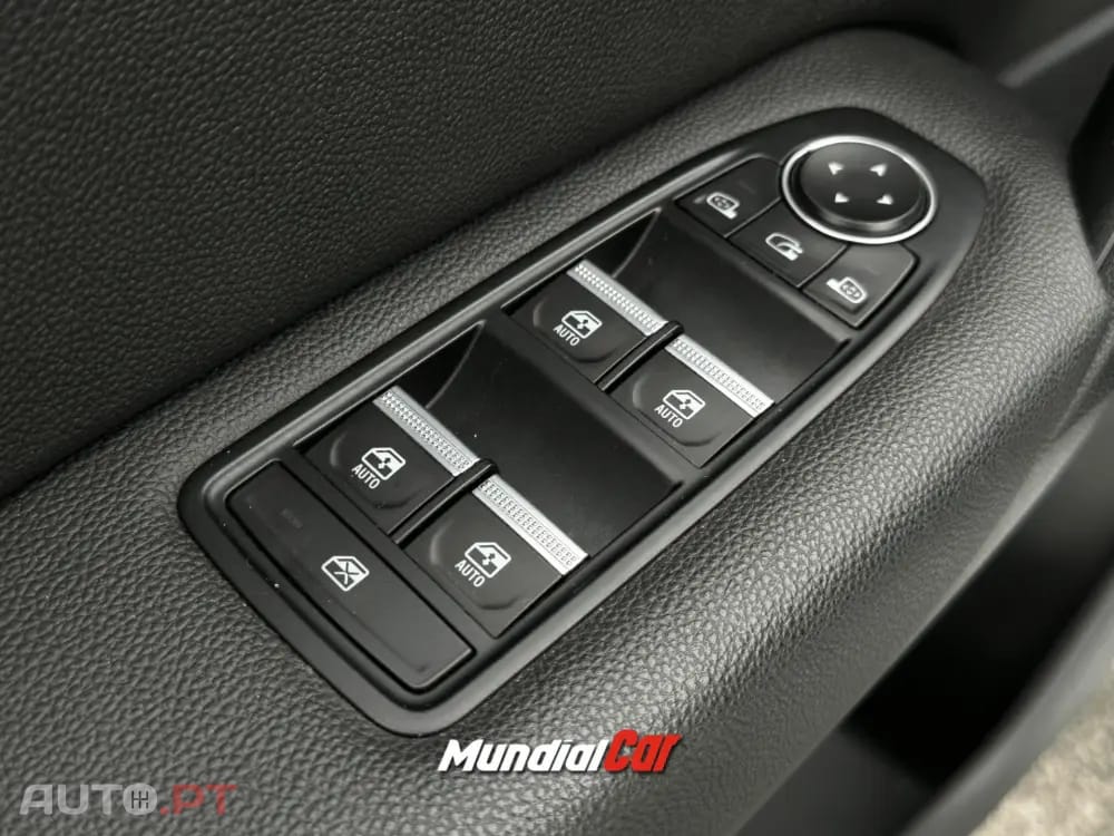 Renault Captur 1.6 Hybrid E-Tech Intens