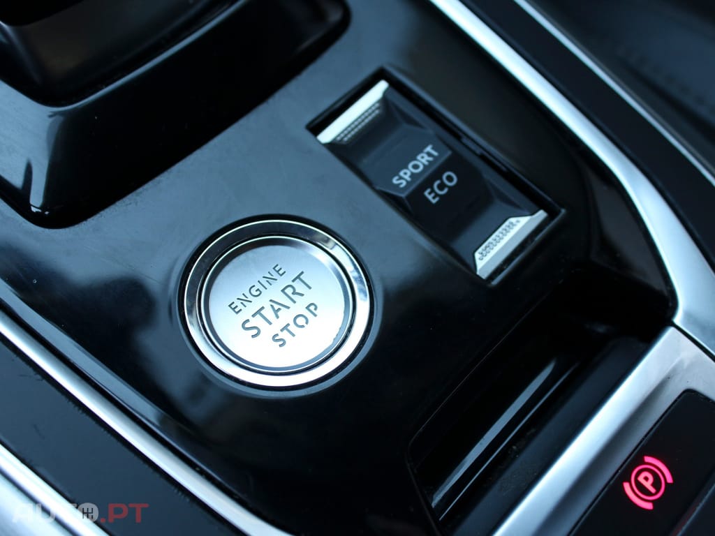 Peugeot 308 1.2 PureTech Allure EAT8