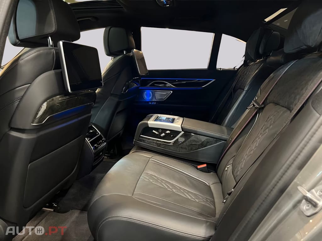 BMW 745 I.V.A DEDUTIVEL e M Sport