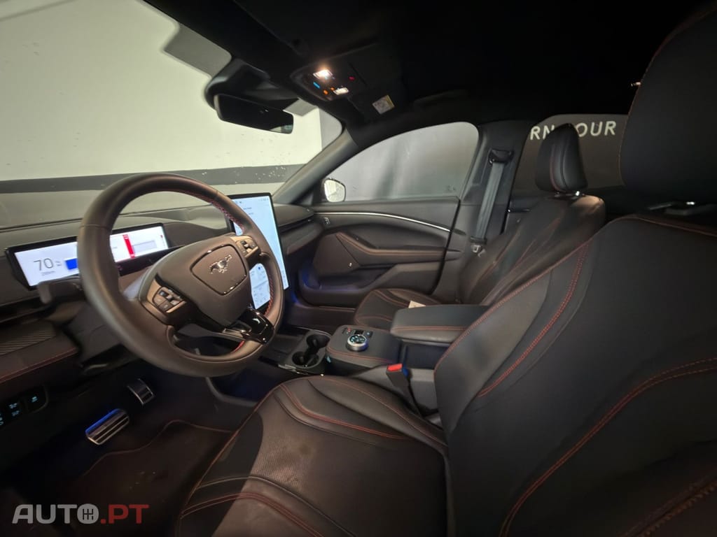 Ford Mustang Mach-E 75.7 kWh Premium AWD