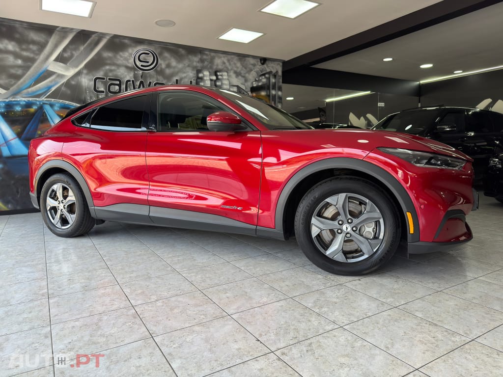 Ford Mustang RWD