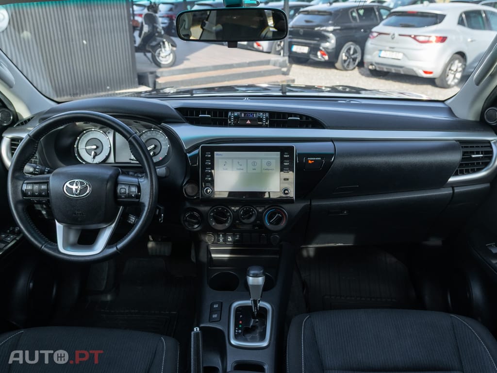 Toyota Hilux 2.4 D-4D 4WD CD Tracker S CA