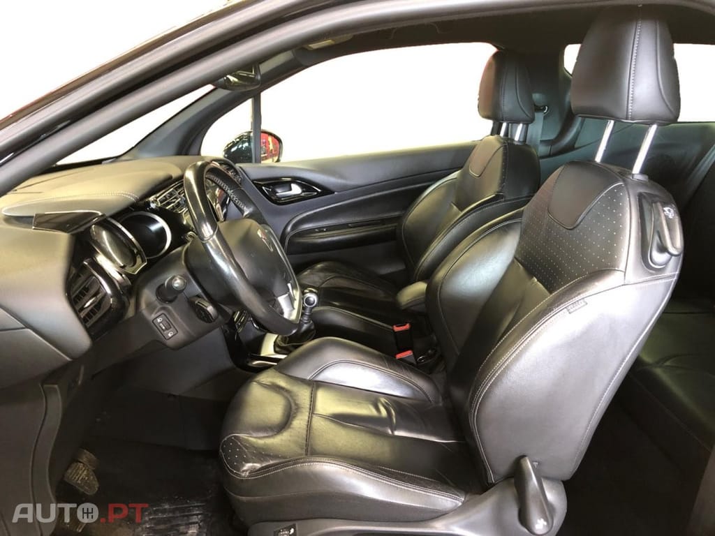 DS DS3 1.2 PureTech Black Lézard