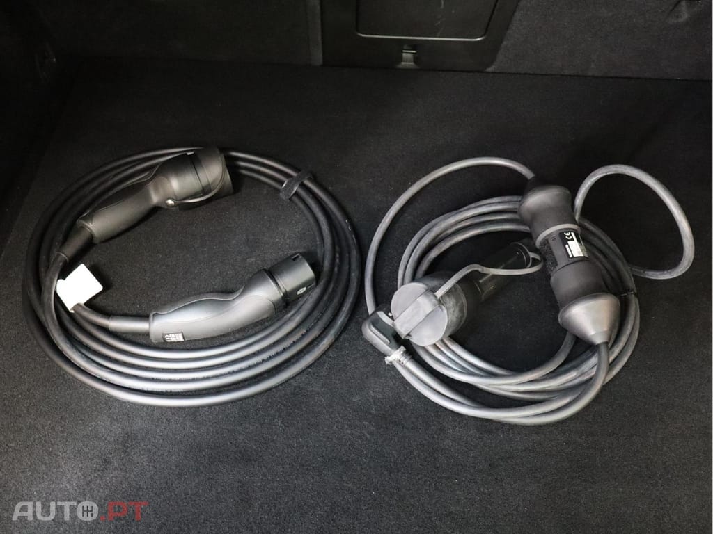 Volvo XC60 2.0 T6 350 AWD PHEV Core Auto