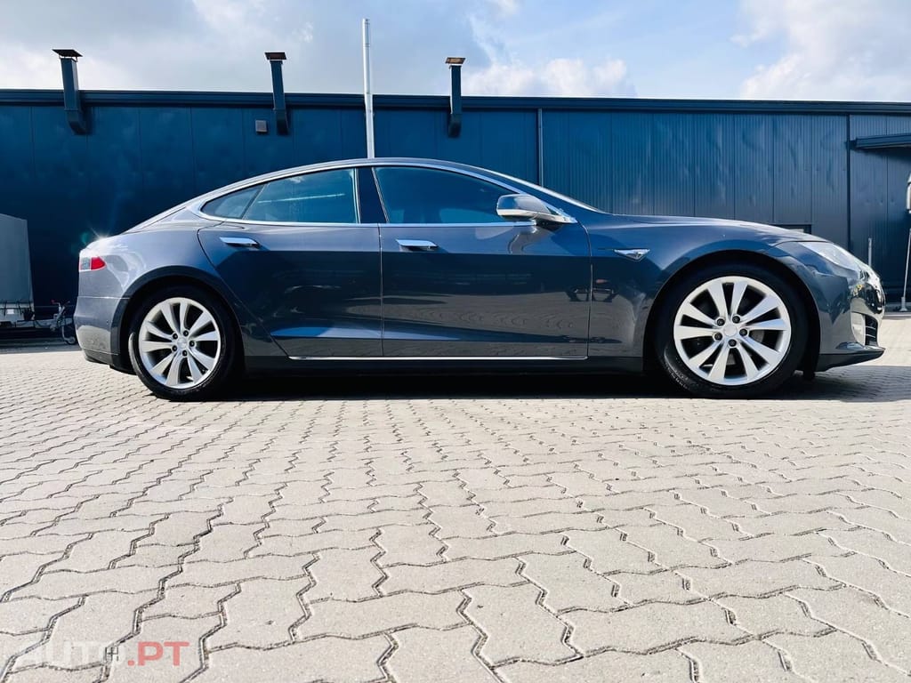 Tesla Model S 85D