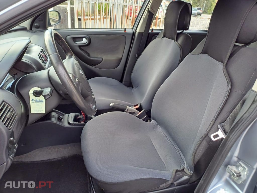 Opel Corsa 1.2 Twinport Essentia