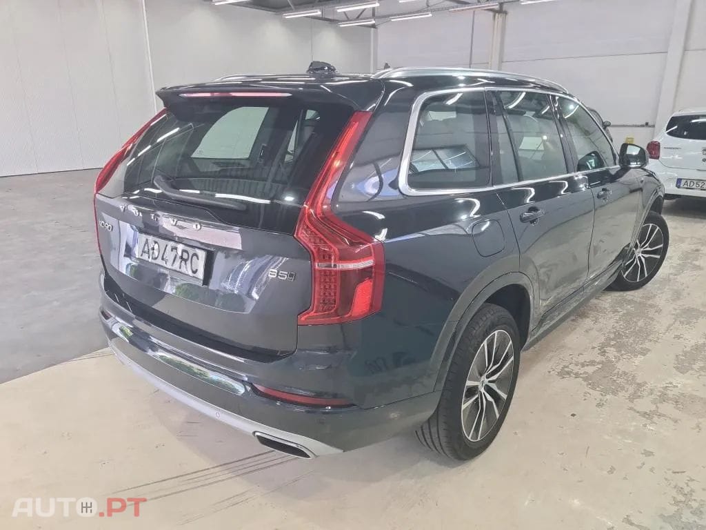 Volvo XC90 2.0 B5 Momentum Plus AWD