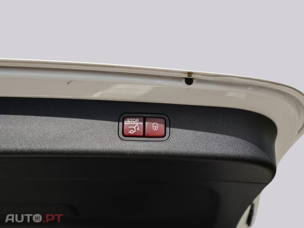 Mercedes-Benz E 220 I.V.A DEDUTÍVEL d AMG-Sport
