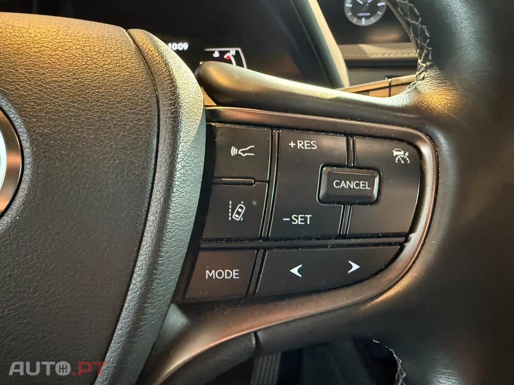 Lexus UX 250h