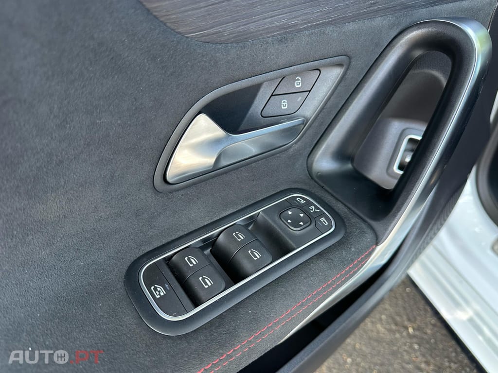 Mercedes-Benz A 250 e AMG Line