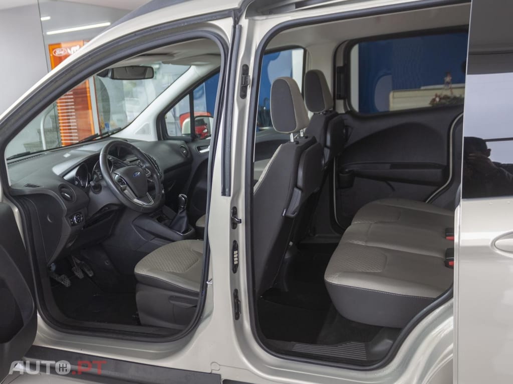 Ford Tourneo 1.0 EcoBoost Titanium