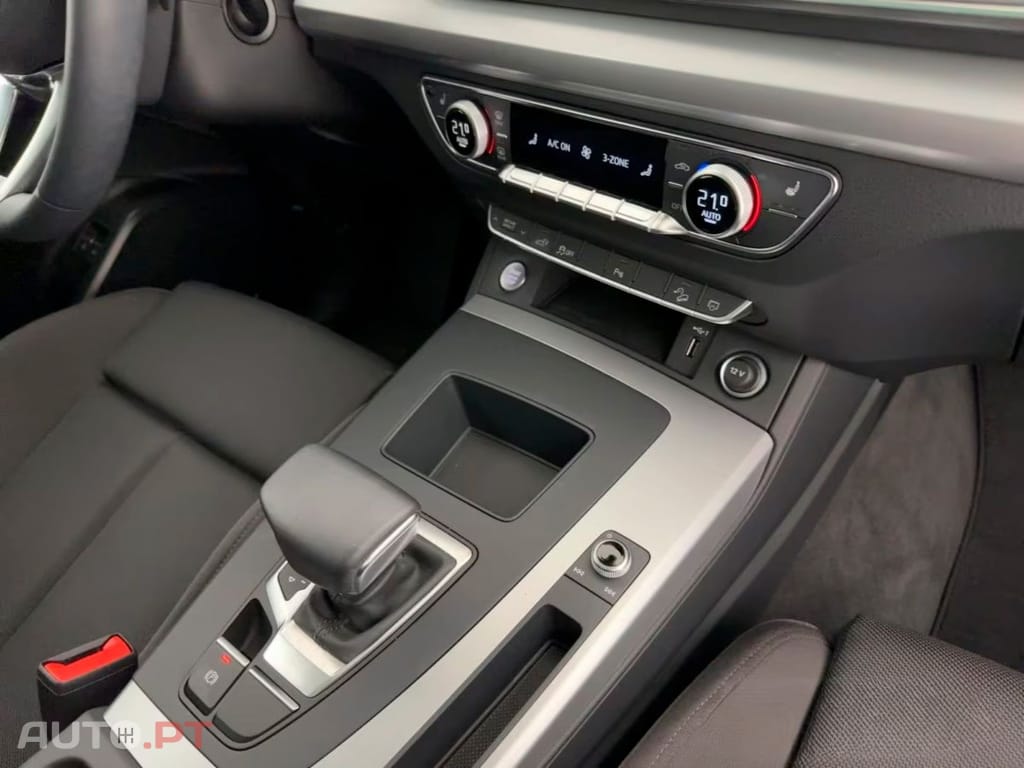 Audi Q5 55 TFSI e S tronic S line I.V.A DEDUTÍVEL