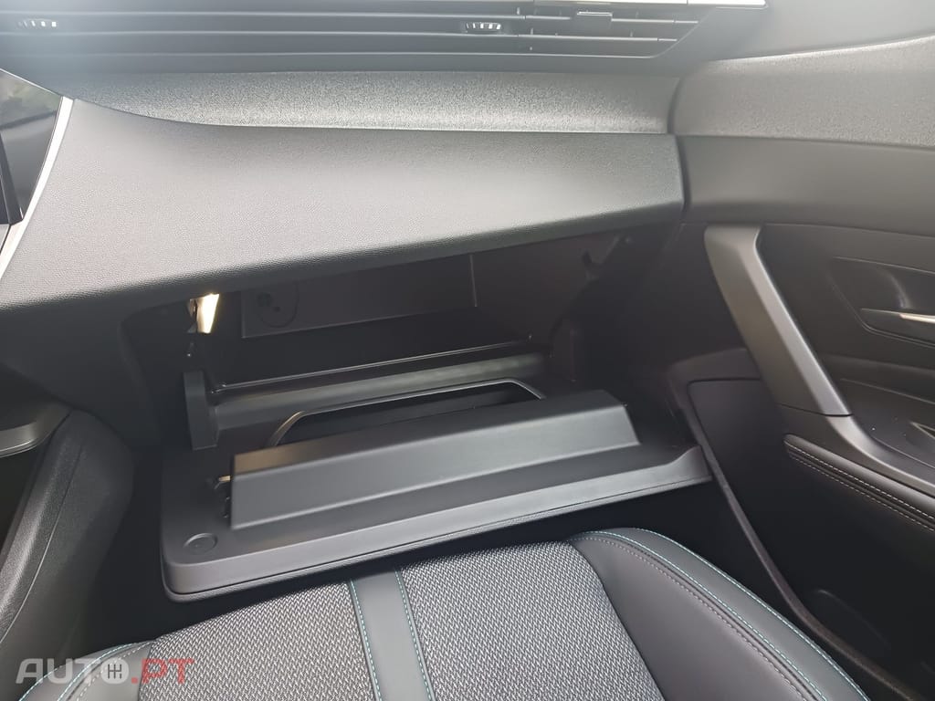 Peugeot 408 1.2 Hybrid Allure e-DCS6