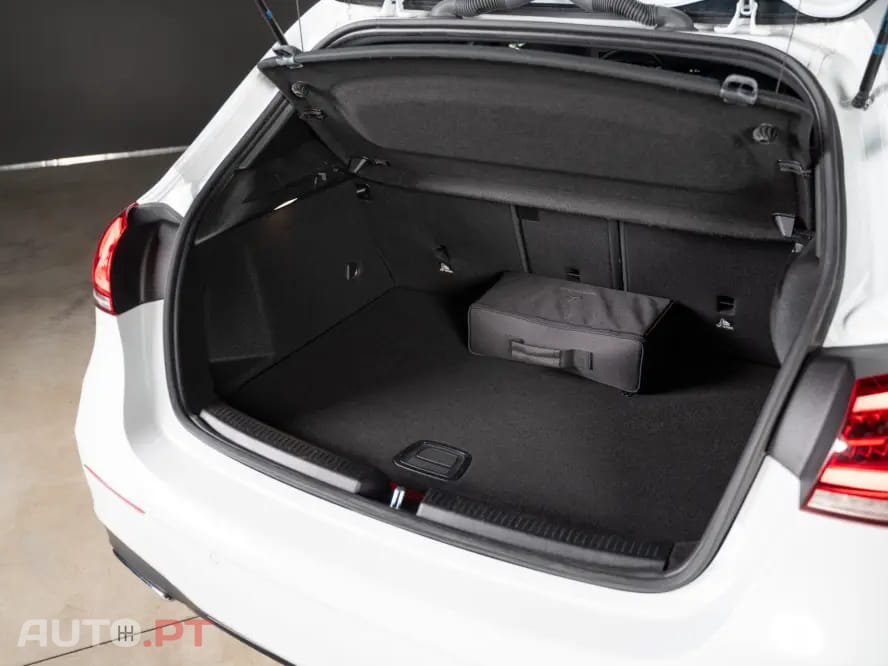 Mercedes-Benz A 250 e AMG Line
