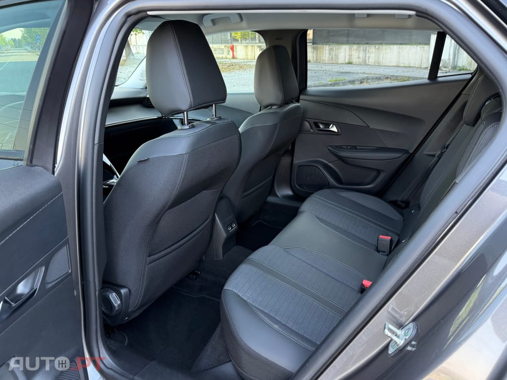 Peugeot 2008 1.2 PureTech Allure Pack EAT8