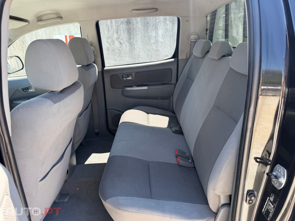 Toyota Hilux 2.5 D-4D 4WD CD Tracker