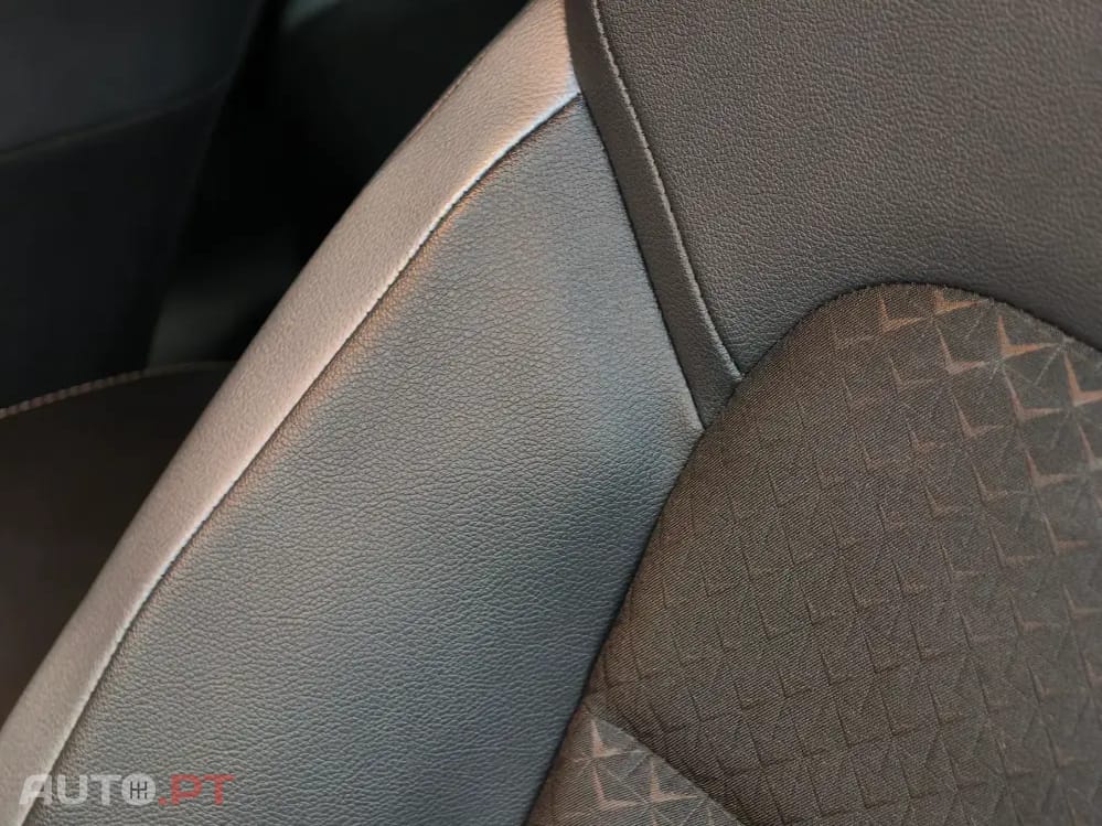 Nissan Juke 1.6 Hybrid N-Design Black