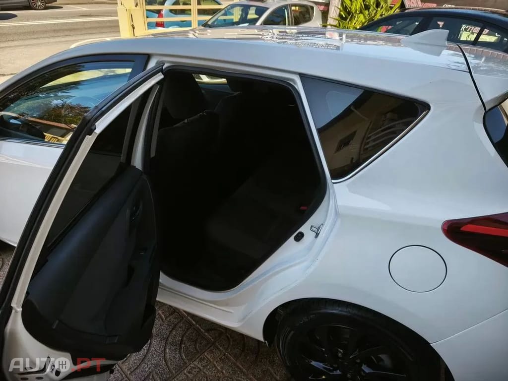Toyota Auris 1.8 HSD Comfort+J17