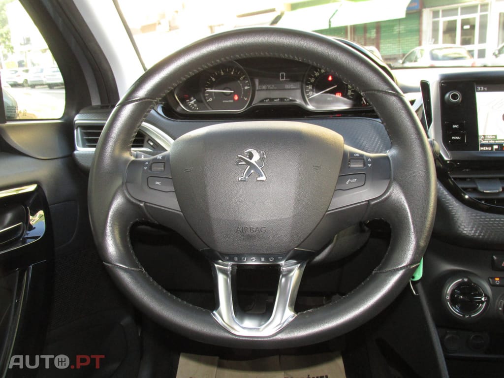 Peugeot 2008 1.2 PureTech Signature