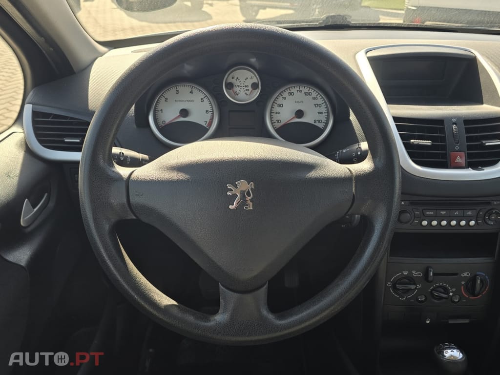Peugeot 207 1.4 16V Trendy — fotografia 15