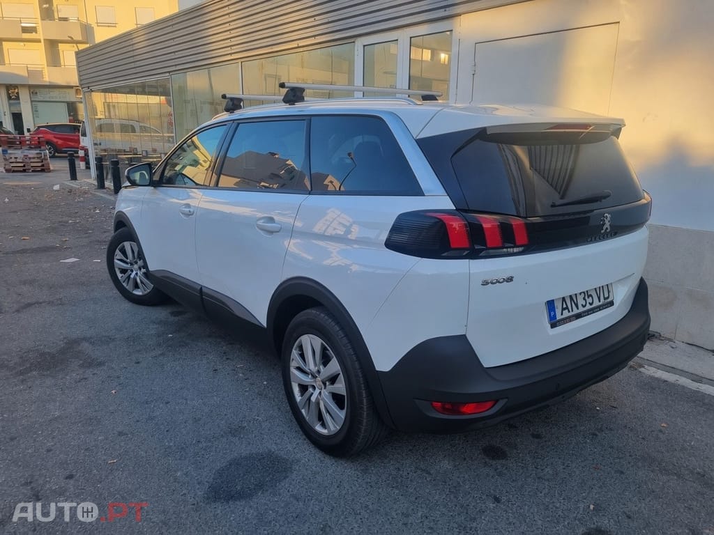 Peugeot 5008 1
