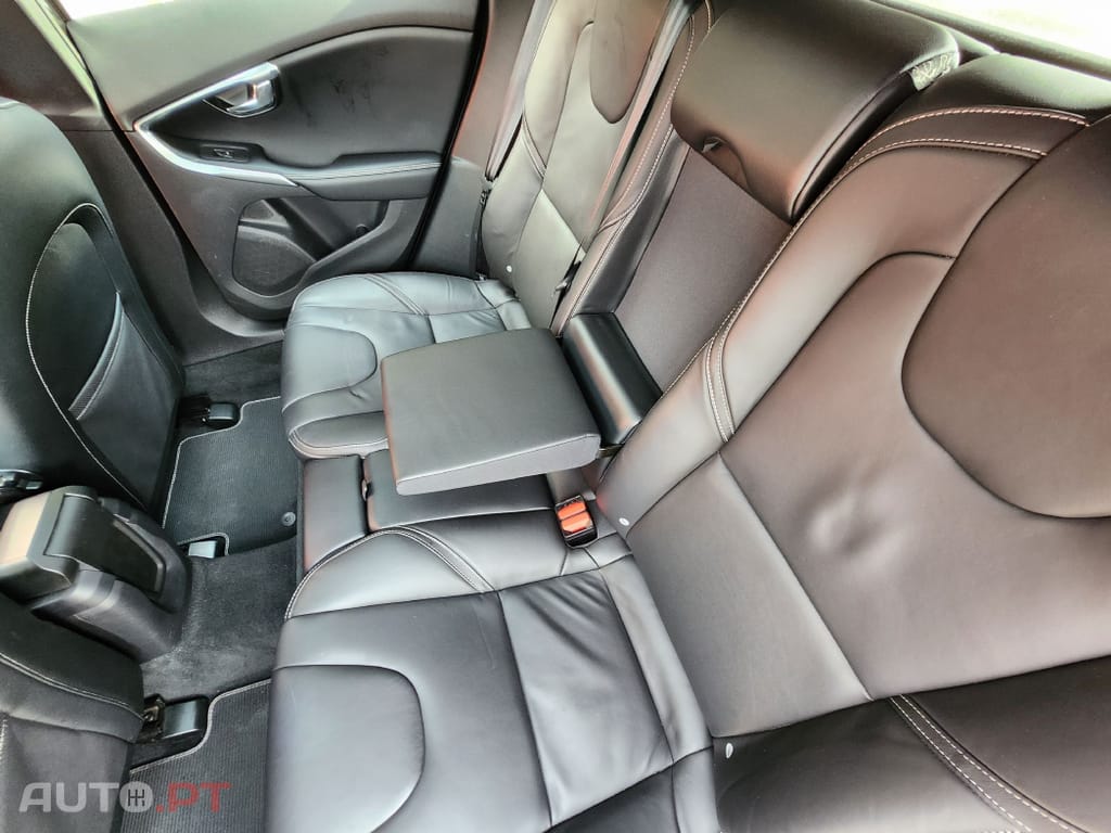 Volvo V40 2.0 D3 R-Design