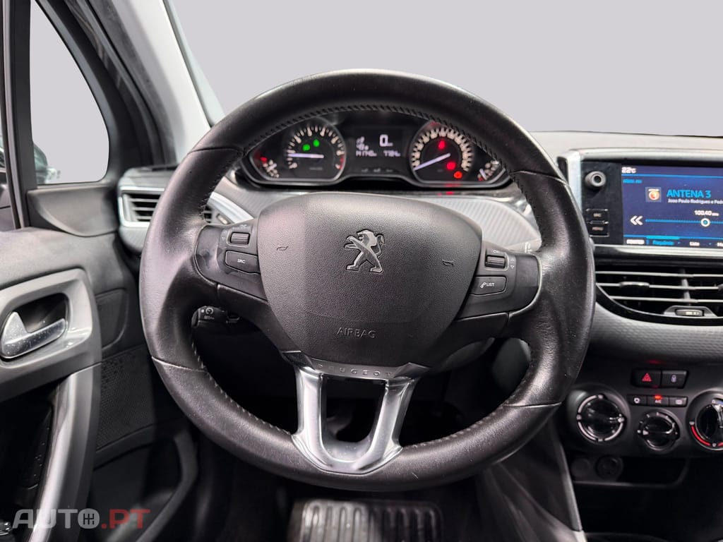 Peugeot 2008 1.2 e-VTi Style