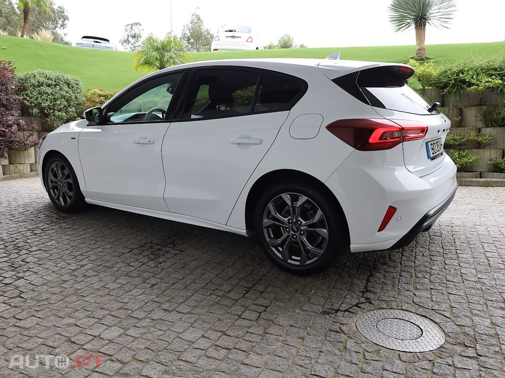 Ford Focus 1.0 EcoBoost MHEV ST-Line Aut