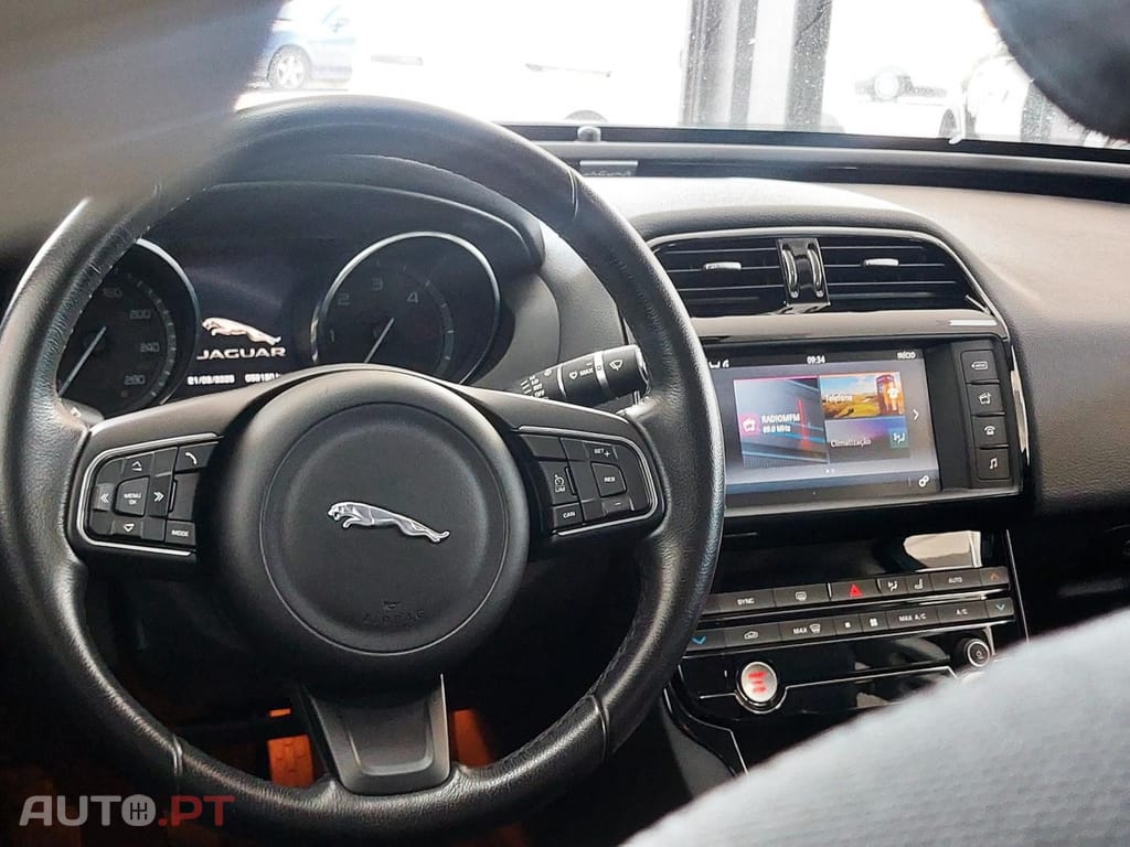 Jaguar XE 2.0 D Prestige