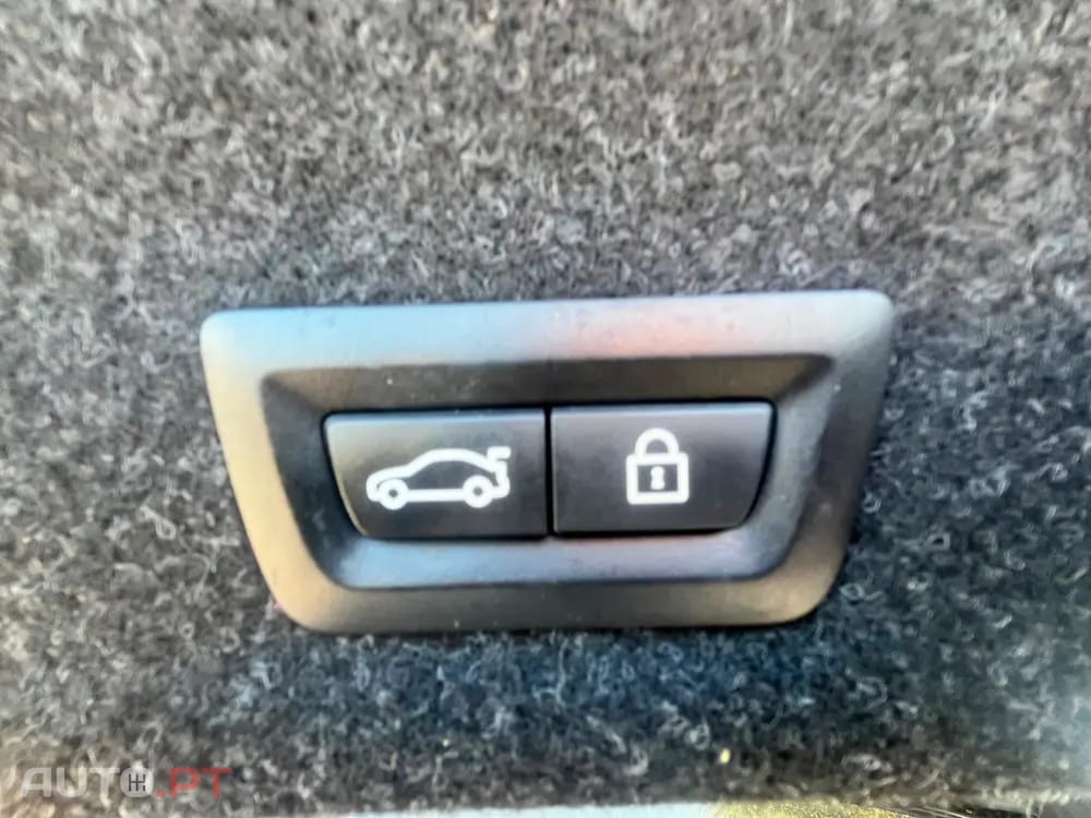 BMW 330 e Pack Desportivo M Auto